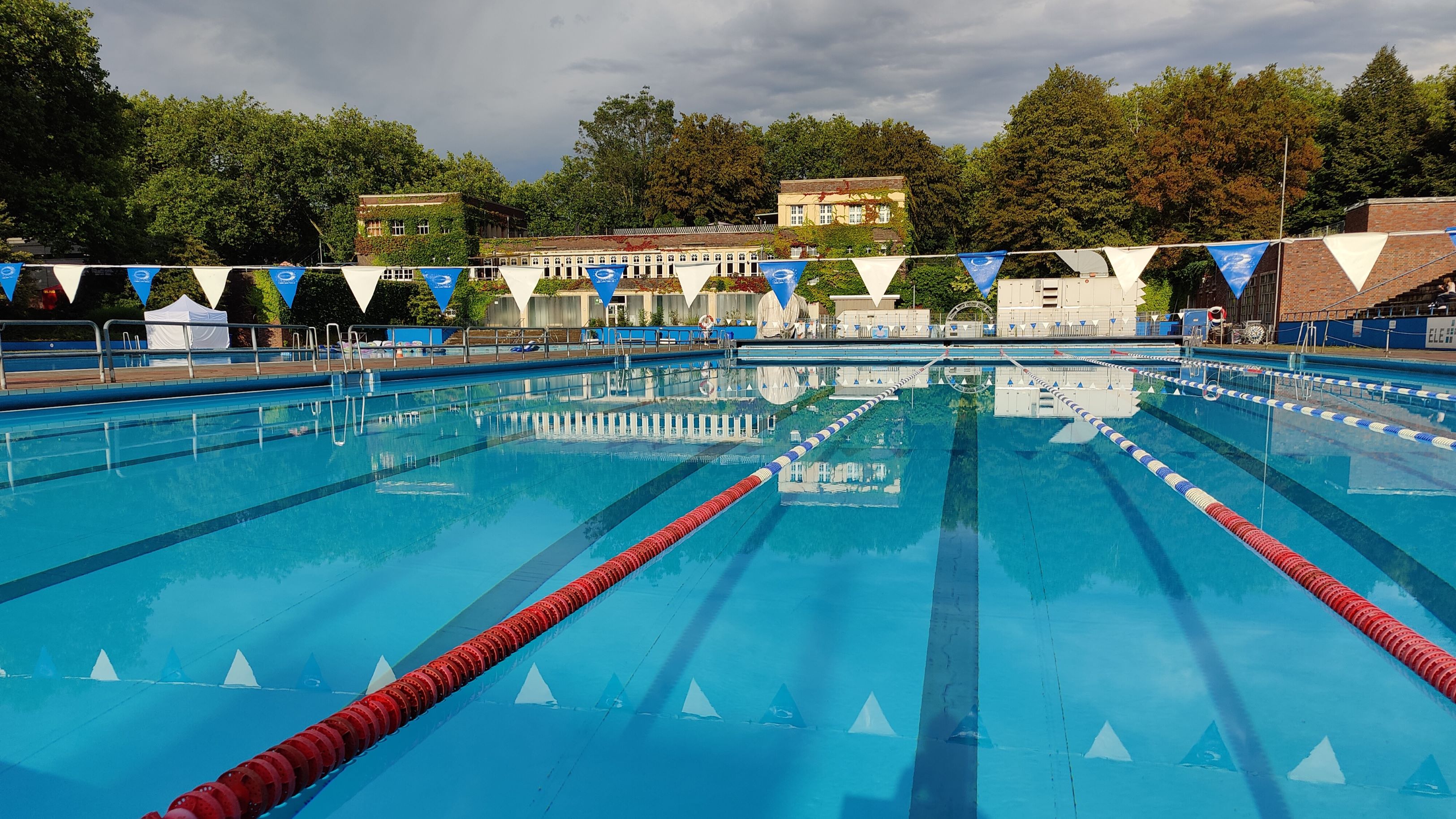 Ab 14.04.2026 Sportbecken halbtags geöffnet