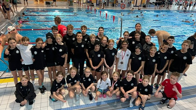 Goldener Herbst – So hat der SV13 bei den letzten Schwimmwettkämpfen abgeschnitten!